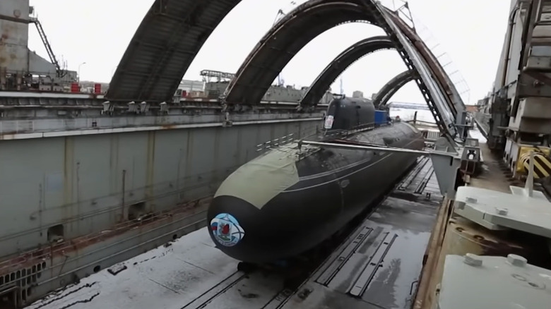 A Yasen M class, known to NATO as the GRANAY class, in dry dock undergoing eith
