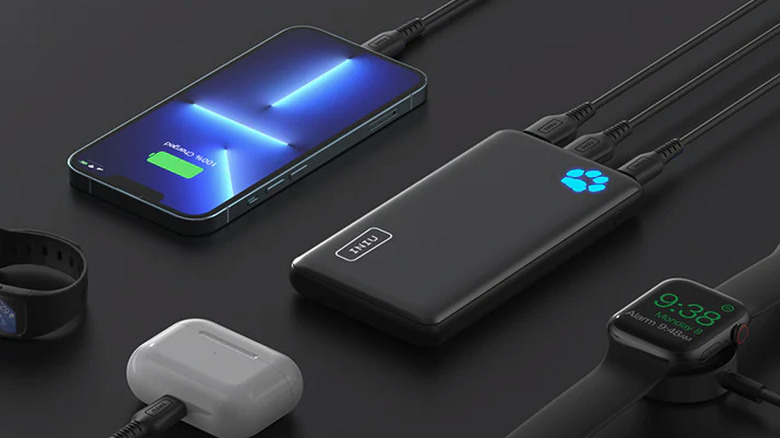 Iniu power bank charging an iPhone and other gadgets