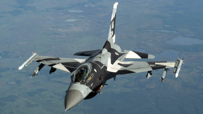 F-16 Fighting Falcon in flight