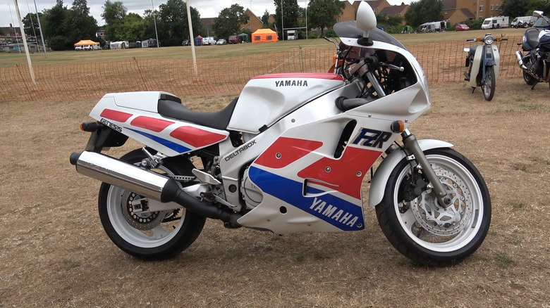 A 1989 Yamaha FZR1000 EXUP parked in an open area