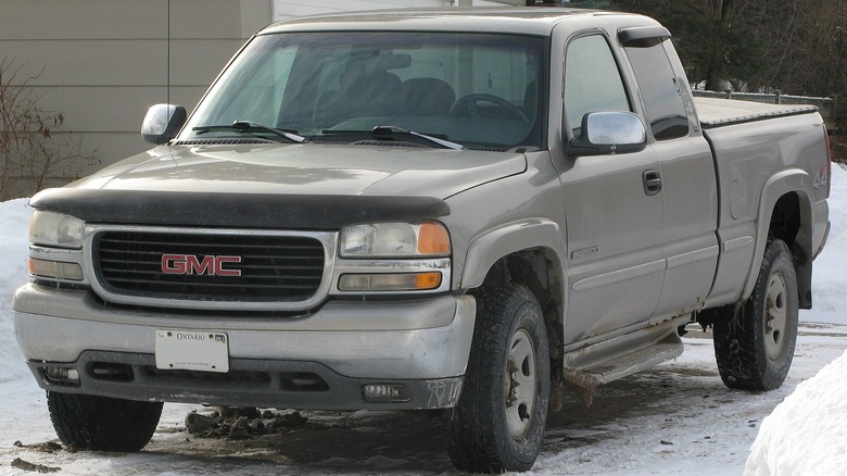 A 1999 GMC Sierra 2500 truck at rest
