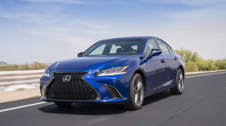 Front shot of a 2021 Lexus ES driving