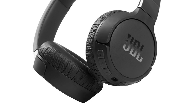5 Of The Highest Rated Noise Canceling Headphones Under 100