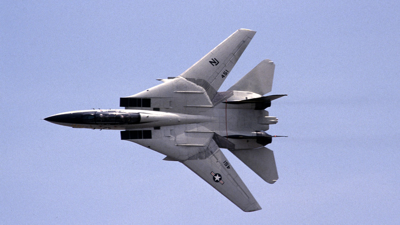 F14 in high right bank turn