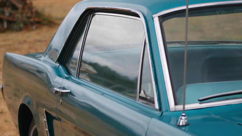 Close up of Ford Mustang roof line