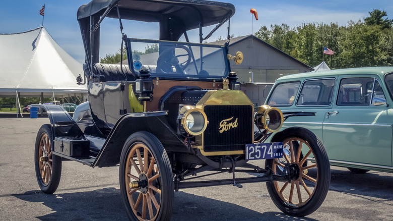 1914 Ford Model T with soft top fitted, front-right 3/4 view