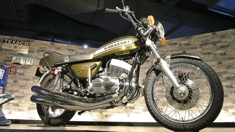 Green Kawasaki H2 Mach IV on plinth display
