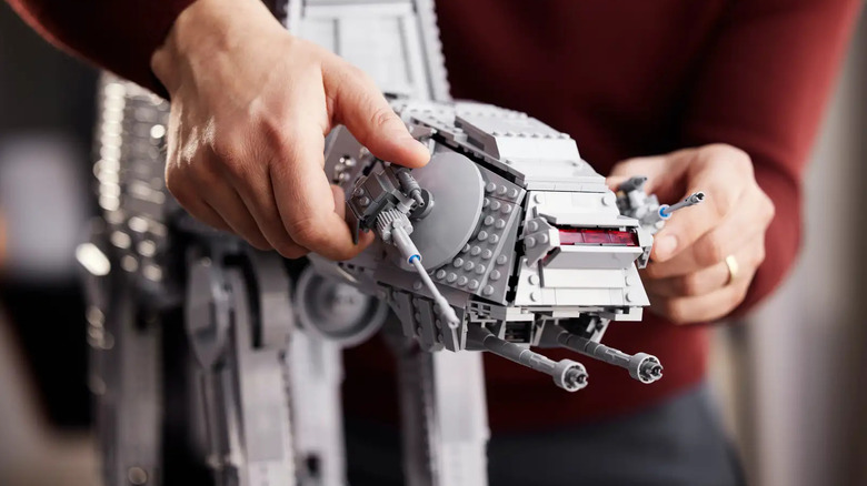 The rotating cannons on the LEGO UCS AT-AT.