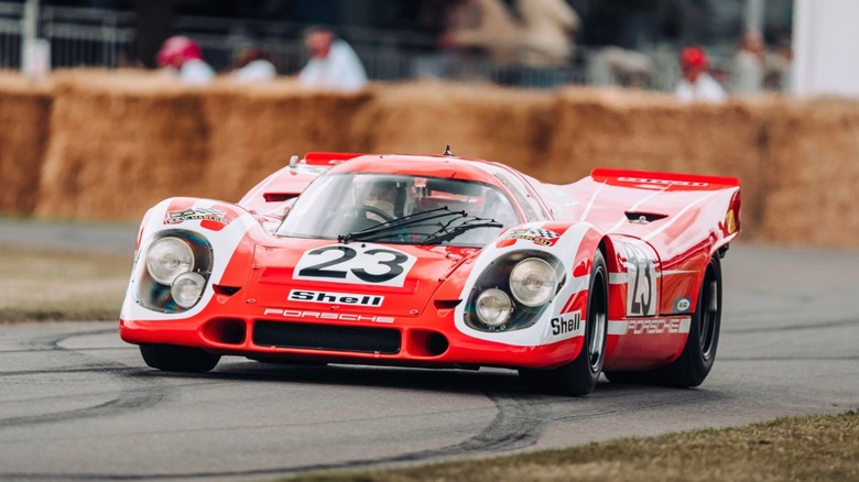 Red Porsche 917 racing