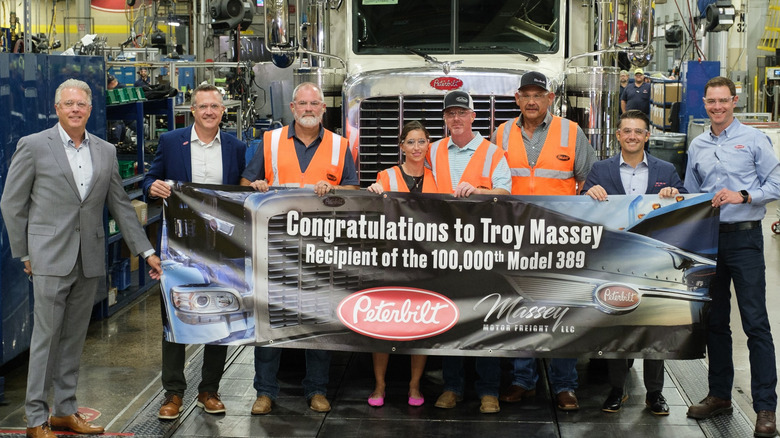 Peterbilt executives and workers from the Dalton Plant presenting the 100,000th Peterbilt 389 to the customer