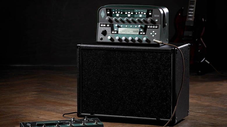 Kemper Profiler amp head and floorboard