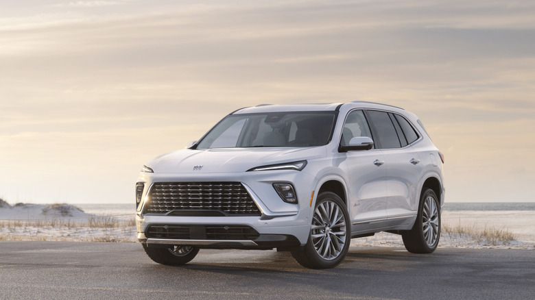 2025 Buick Enclave Avenir, front-left 3/4 view