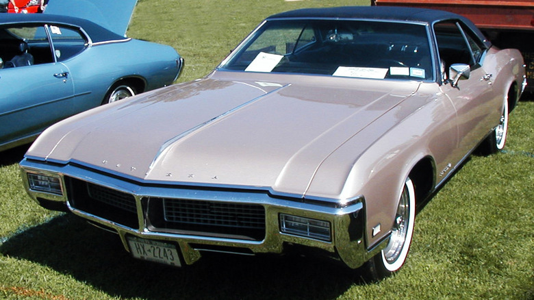 1968 Buick Riviera, front-left 3/4 view