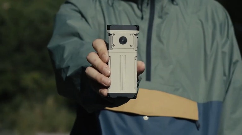 A person holding a Wuben flashlight outside.