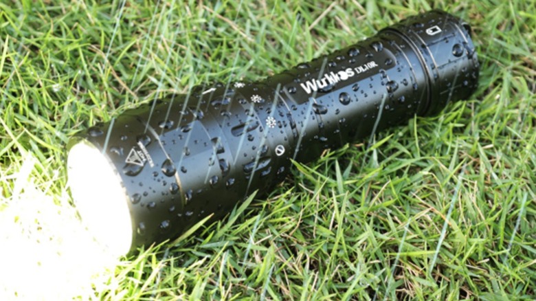 Wurkkos DL10R Dive Light on wet grass