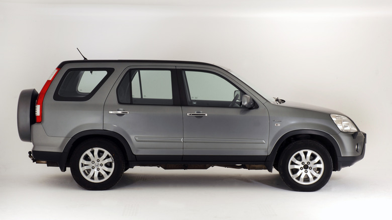 Side view of 2005 Honda CR-V