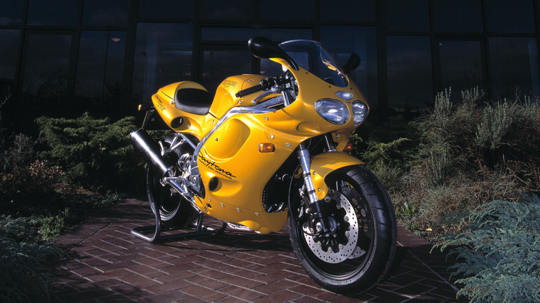 Triumph Daytona T595 parked