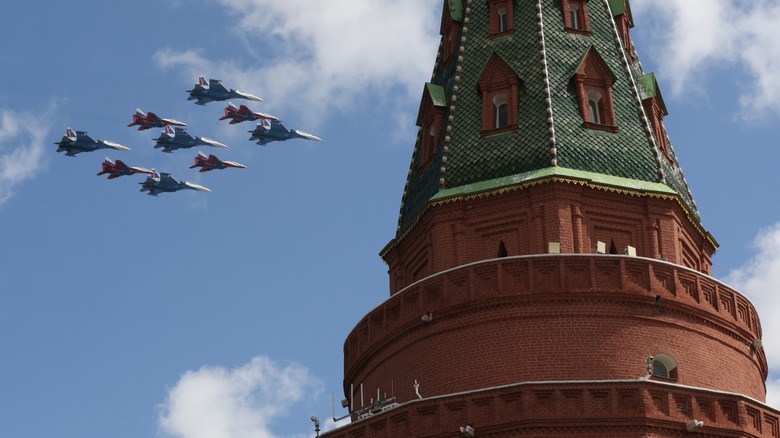 fighter jets flying over the Kremlin