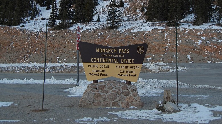 Monarch Pass road sign