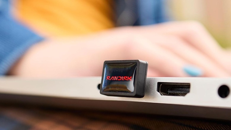 A Sandisk Extreme Fit USB-C flash drive