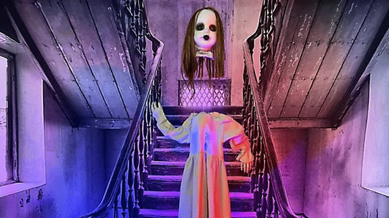 Zombie animatronic with floating head