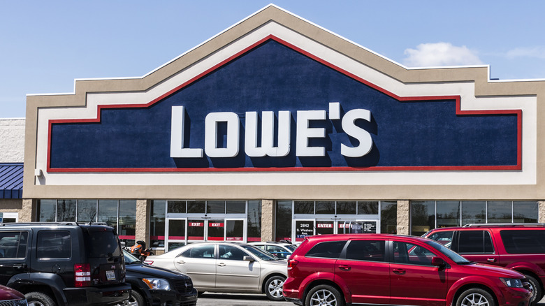 cars parked in front of lowes