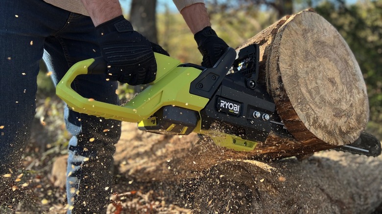 40V HP Brushless 20-inch Battery Chainsaw cutting into log