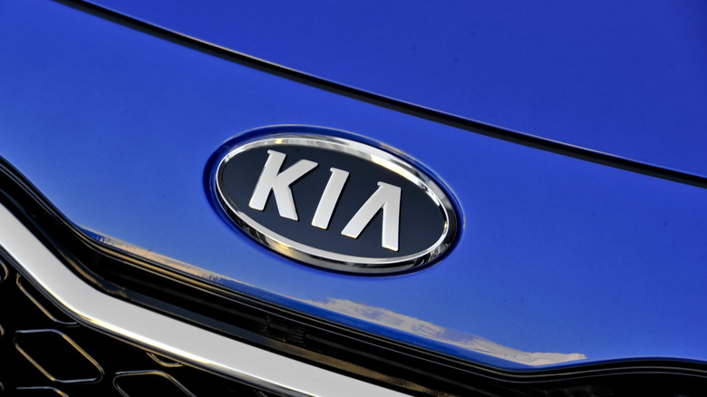 2011 Kia Optima front Kia badge