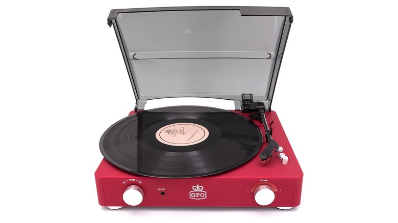 GPO Stylo II turntable on a white background