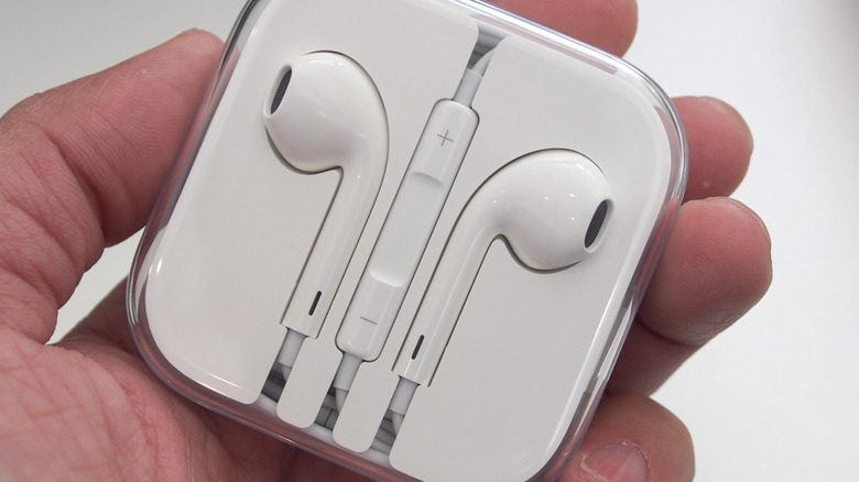 Vincent Nguyen holding Apple EarPods in a clear case