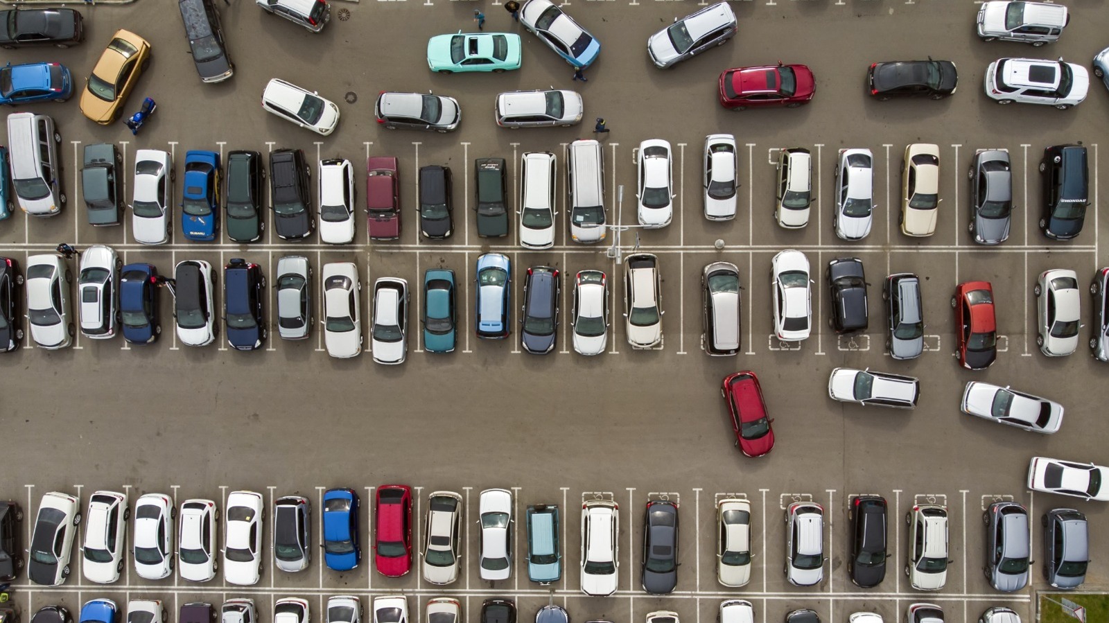 5 Parking Lot Etiquette Rules Every Driver Should Follow