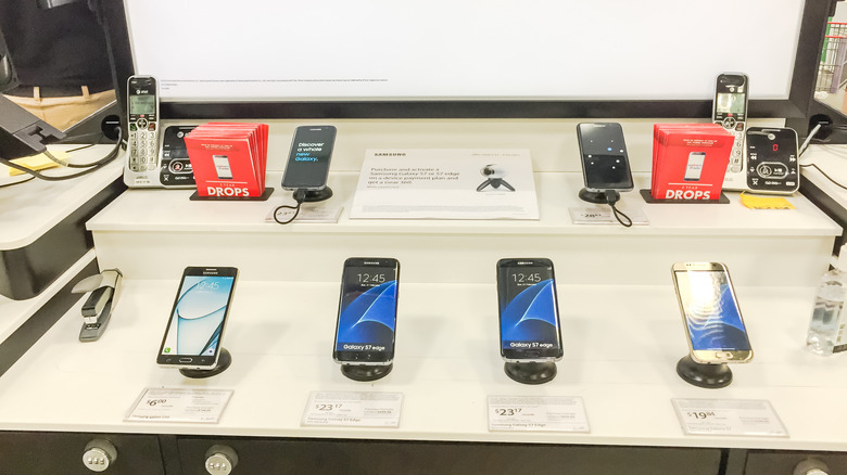 Samsung Galaxy Edge devices on display at Costco