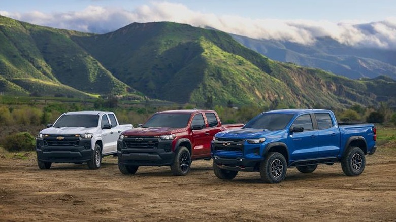 Three 2026 Chevrolet Colorados parked in front of a mountain
