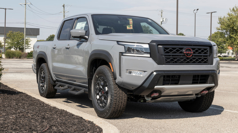 A gray 2022 Nissan Frontier parked on a dealership lot.