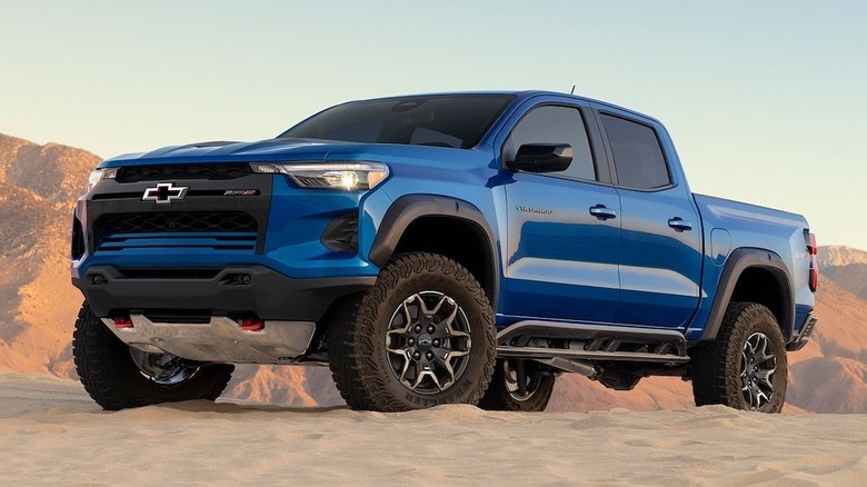 A blue Chevrolet Colorado ZR2 Bison in the desert