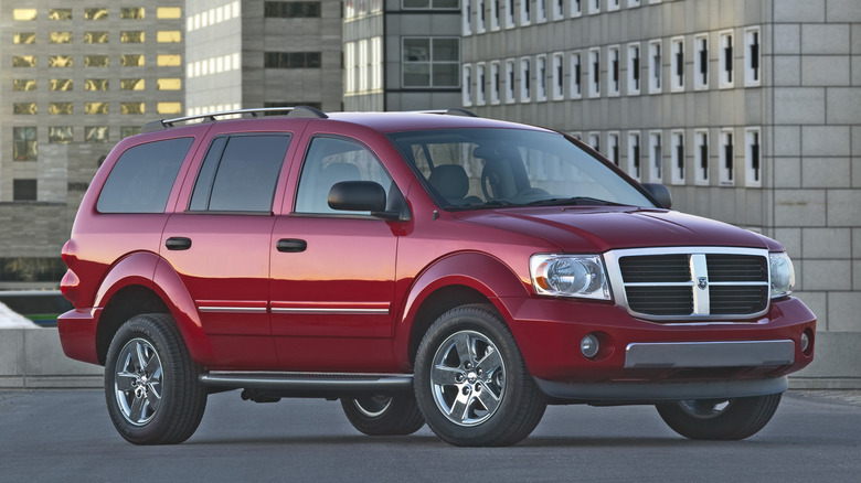 Front 3/4 view of the 2007 Dodge Durango