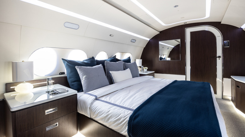 Bedroom suite of ACJ TwoTwenty jet