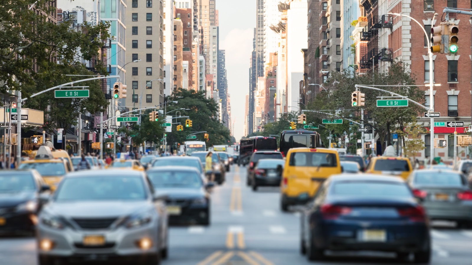 5 Pro Tips For Driving A Manual Car In City Traffic