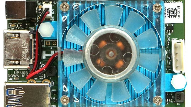 Odroid N2+ N2L board fan closeup