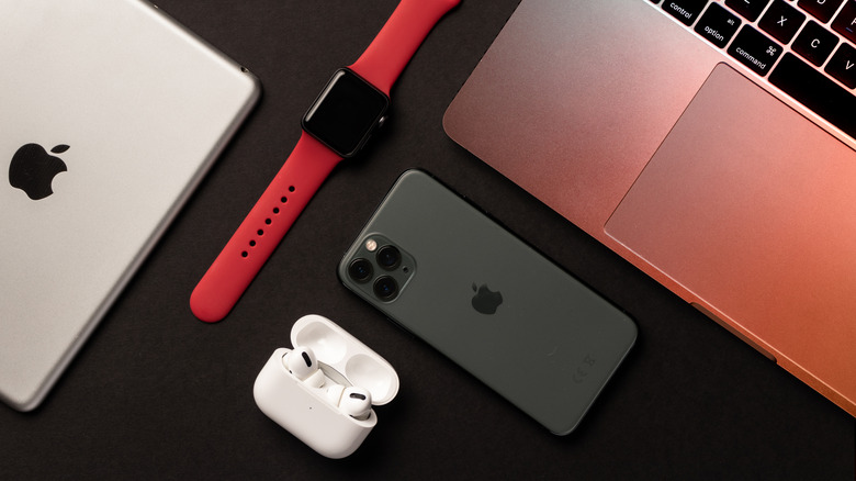 Multiple Apple devices lying on the table