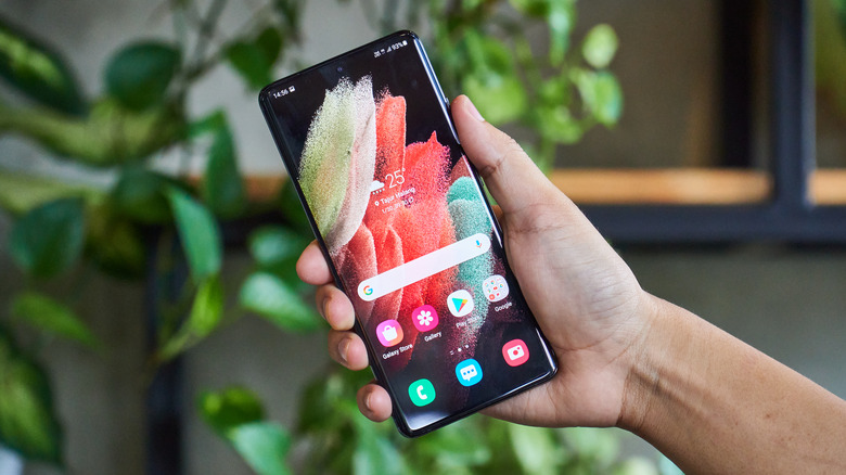 hand holding an android phone