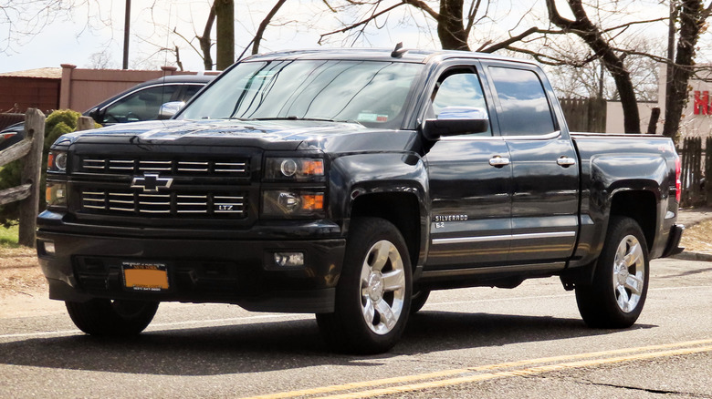 Front 3/4 view of a 2015 Chevrolet Silverado LTZ