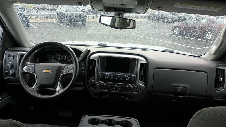 Center dash and front console of the 2015 Chevrolet Silverado