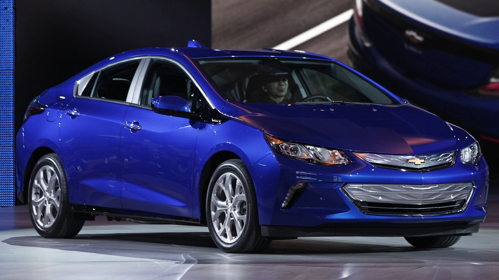 5 Reasons Why Chevy Needs To Bring Back The Volt