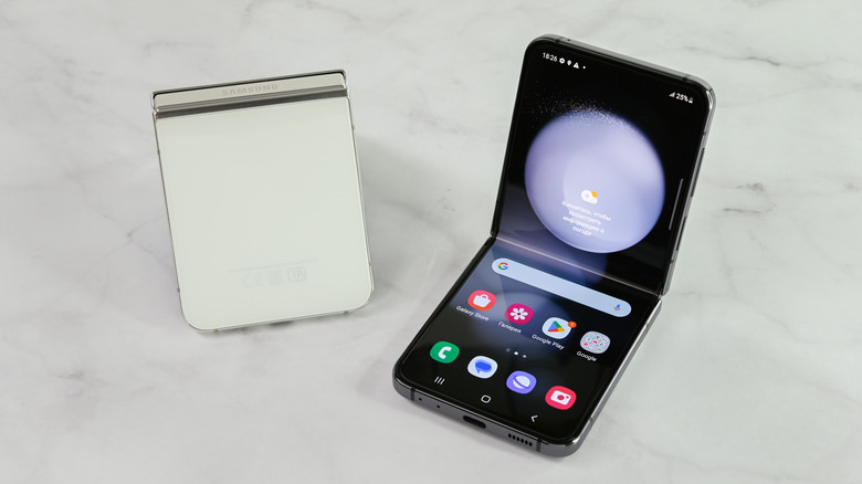 A couple of Samsung Galaxy Z Flip6 phone