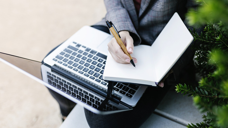 Making a list in a notebook from a laptop