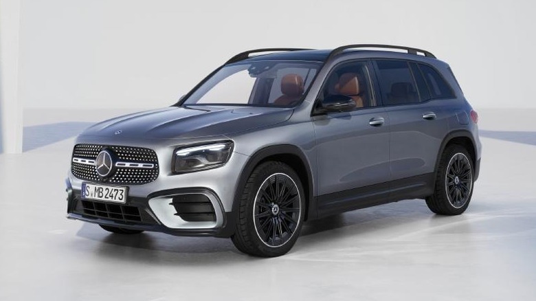 Mercedes-Benz GLB front 3/4 view