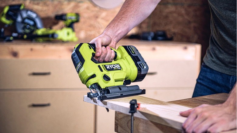 Ryobi cordless jig saw cutting wood