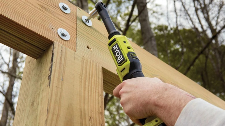 18V One+ ¼-inch HP Extended Reach Ratchet in use