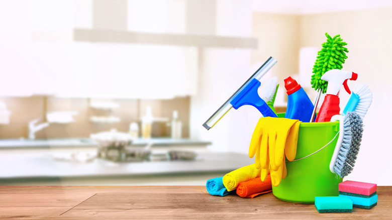 Cleaning tools in kitchen